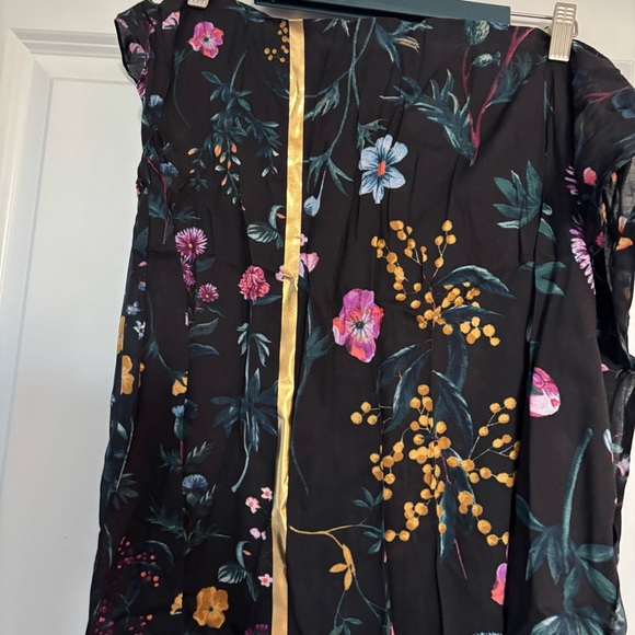 ❗️Joules Floral Scarf - Black with Multicolor Accents - Picture 6 of 7